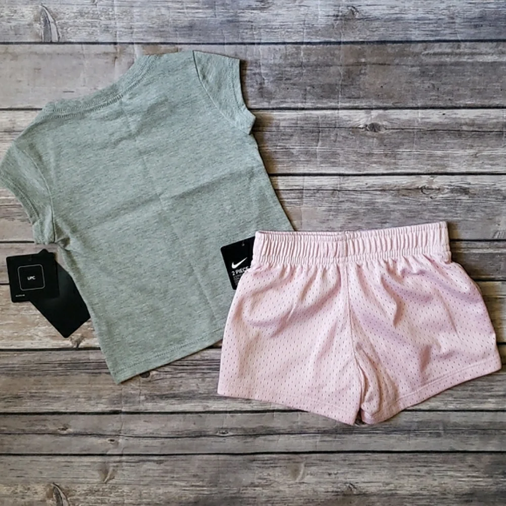 Nike Little Girls Heart Logo Graphic Tee & Shorts Set - Picture 2 of 11